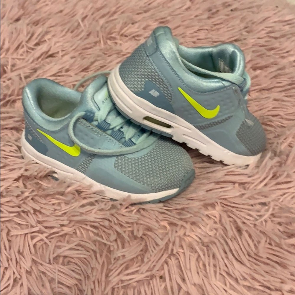 Kids sneakers